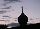 48 Abendhimmel über der Kirche